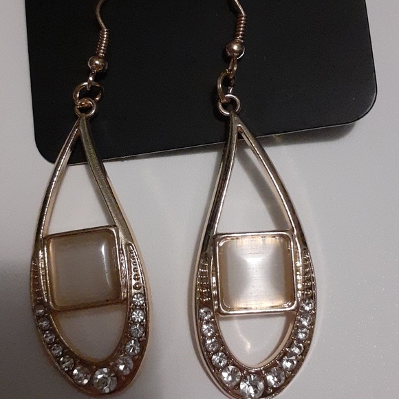 Gold Moonstone Earrings - Picture 1 of 1